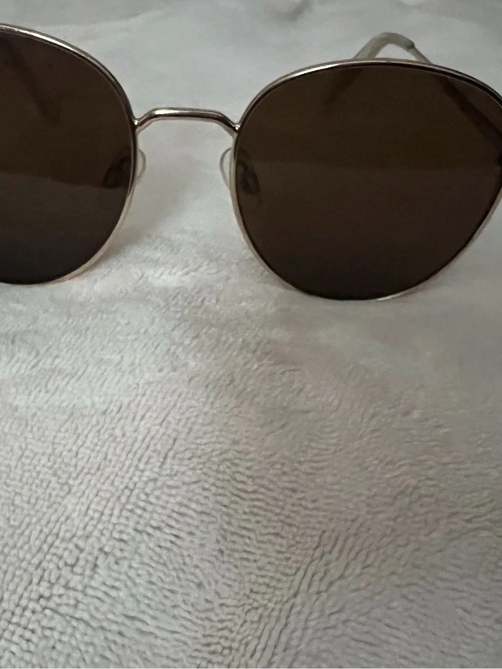 Oval Metal Frame Sunglasses in Gold with Dark Lenses